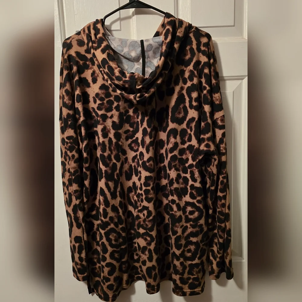 Leopard Print Hooded Tunic - Picture 2 of 3